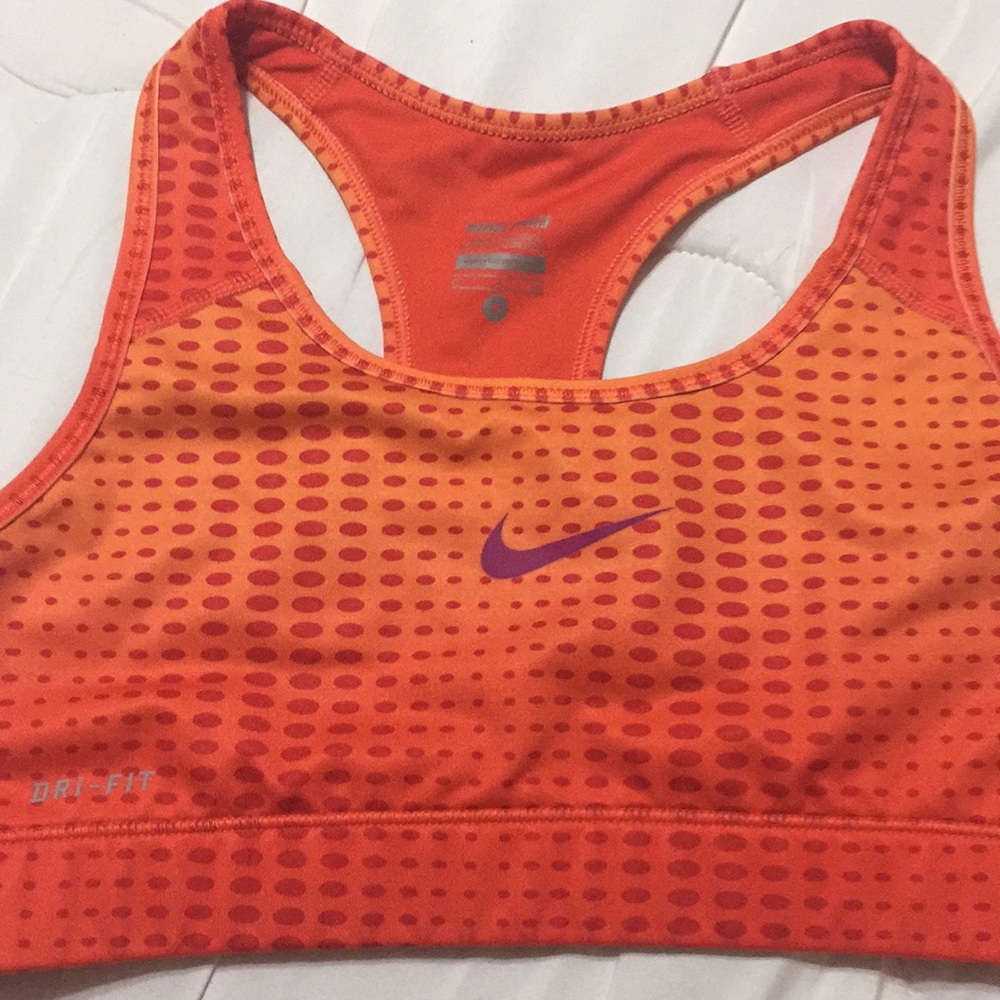BRAND NEW NIKE SPORTS BRA